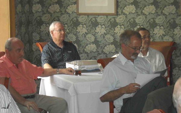 Clockwise around the table: Henk Burgers (left), Frank Hoyles, Rick Hills, Arnie Janson