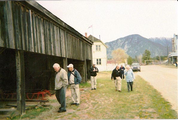 A group of PNWRG folks explore some
                back areas (probably looking for old covers)